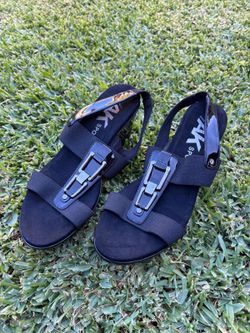 Woman shoes new 9 1/2