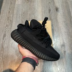 Yeezy 350 Onyx- 5.5