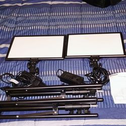 2 paneles de luz de video Dazzne D50 de 15,4" con estuche de transporte
2 Dazzne D50 15.4" Video Light Panels with Carrying Case