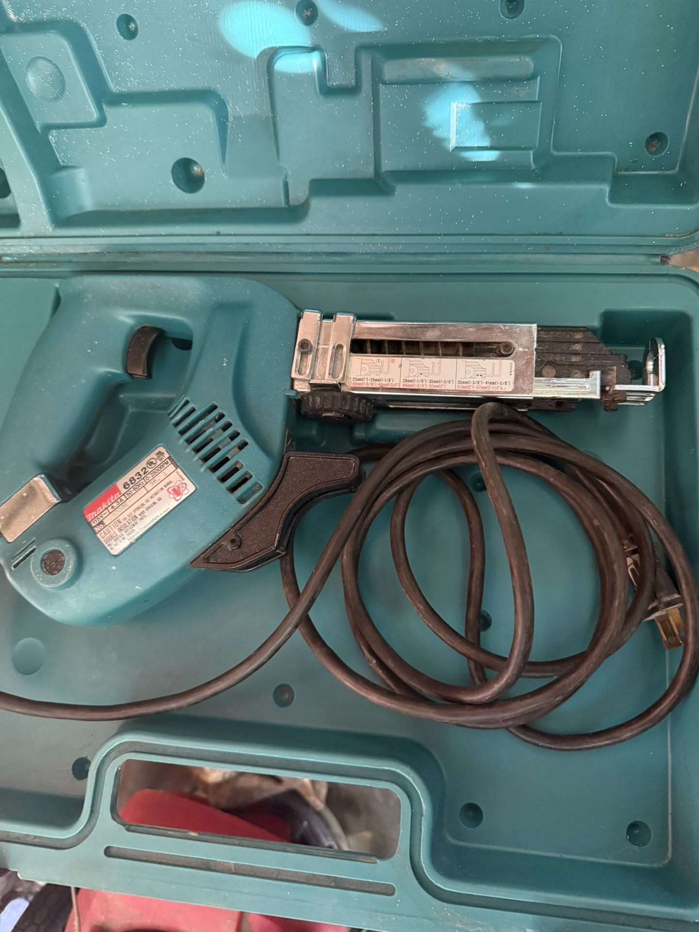 Makita 6832
