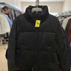 Women Levi’s Puffer Jacket Size Small