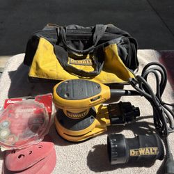 DeWalt 5” Hook n Loop Random Orbital Palm Sander-D26453-Clean- Single Speed, 3 Amp, Dust Bag, Discs, 9’ Cord