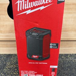 MILWAUKEE 2951-20 12-Volt Lithium-Ion Cordless Bluetooth Jobsite Radio