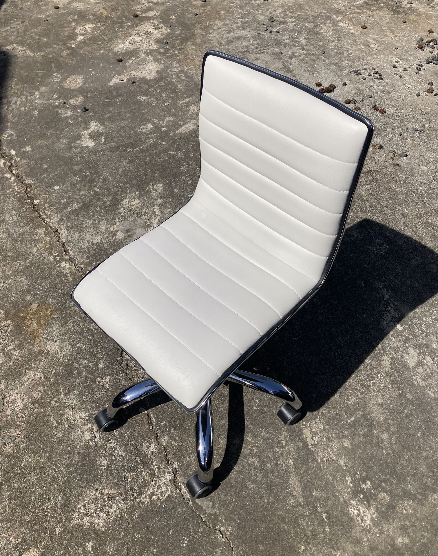 Tainoki White Office Chair