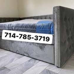Velvet Day Bed + 2 Mattress 
