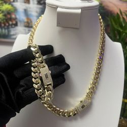 chain and bracelet 