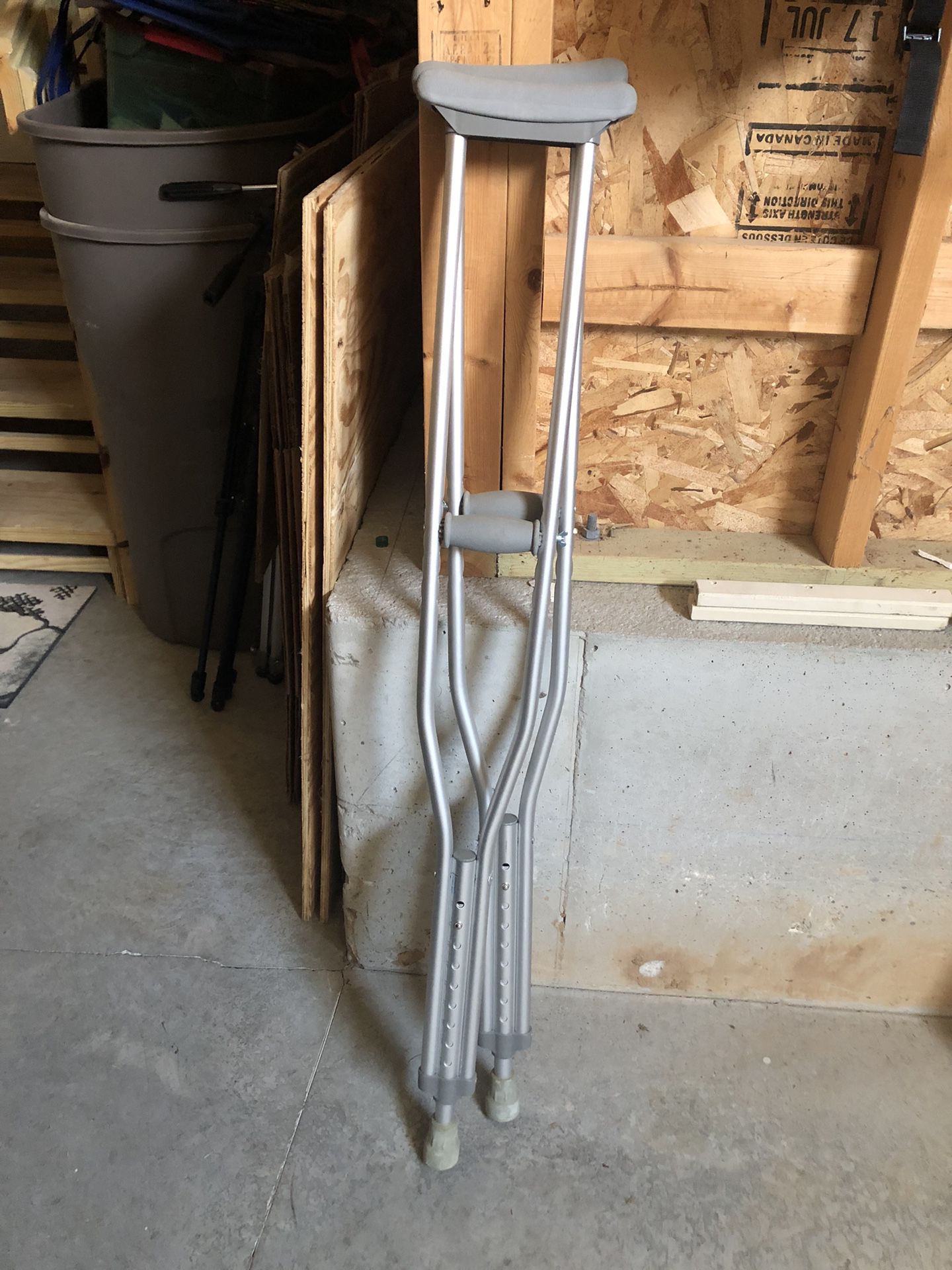 Adjustable Crutches 
