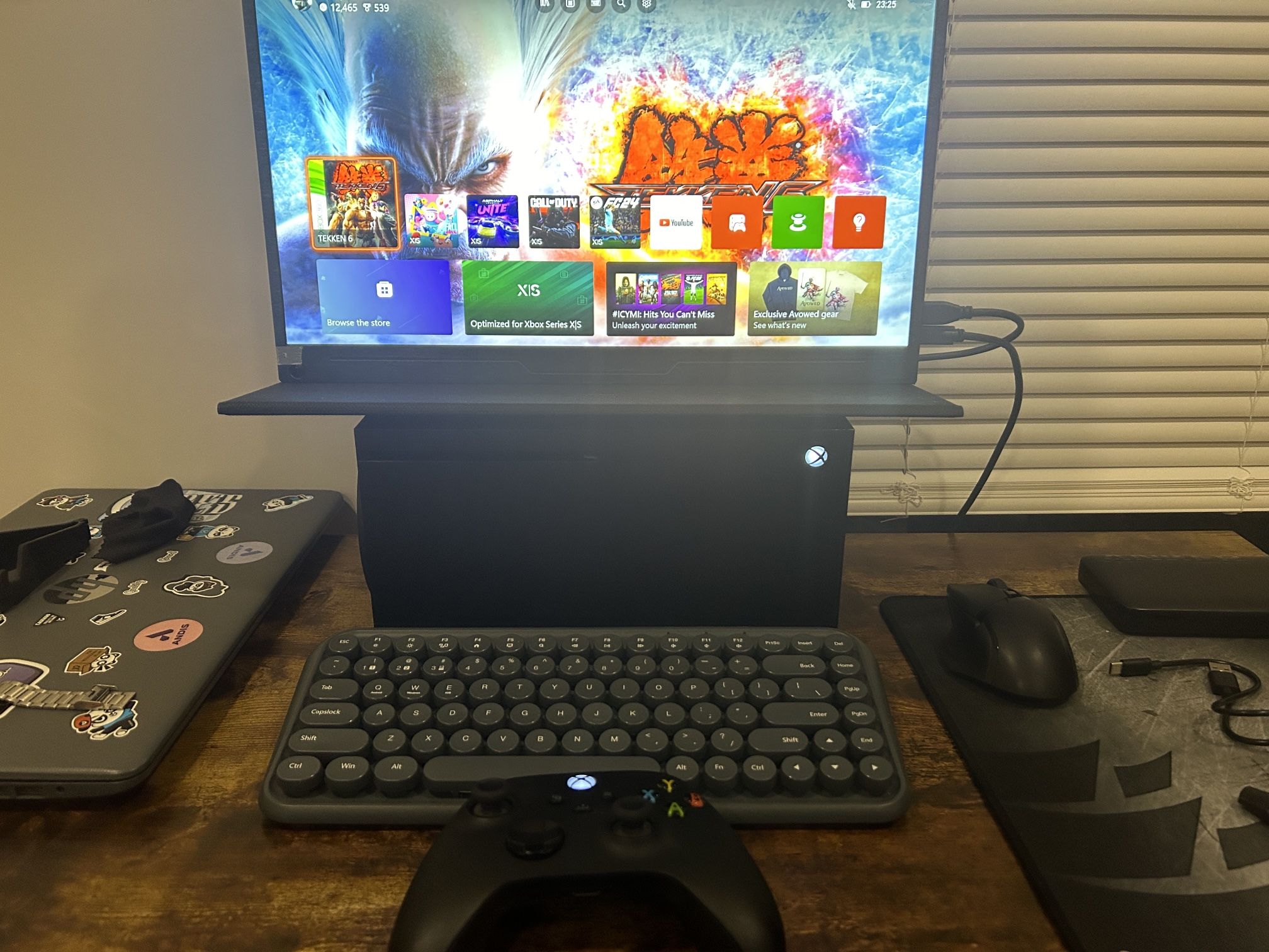 Xbox series x 1TB with a controller and chargeable batteries