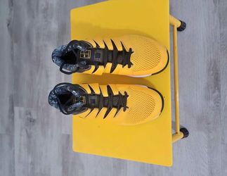Mens Nike Yellow Tennus Shoes, Size 10