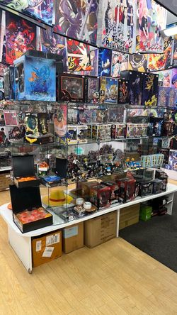 Glass show case for merchandise