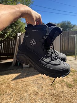 Columbia snow boots (Brand new)