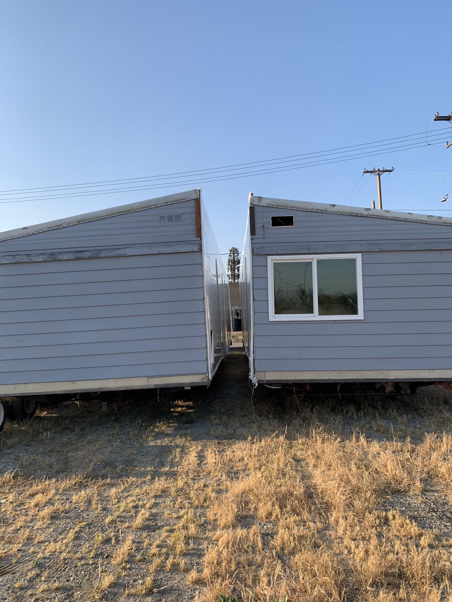 Mobile home for sale 1976.24x60 2 bedroom & 2 bath large living room . Ready to ship. Price included delivery within 30 miles and rough set up