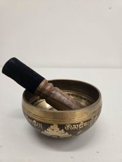 Tibetan Singing Bowl with Wooden Mallet – Om & Buddha Eyes Design