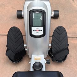 Velocity exercise row machine CHR-2001