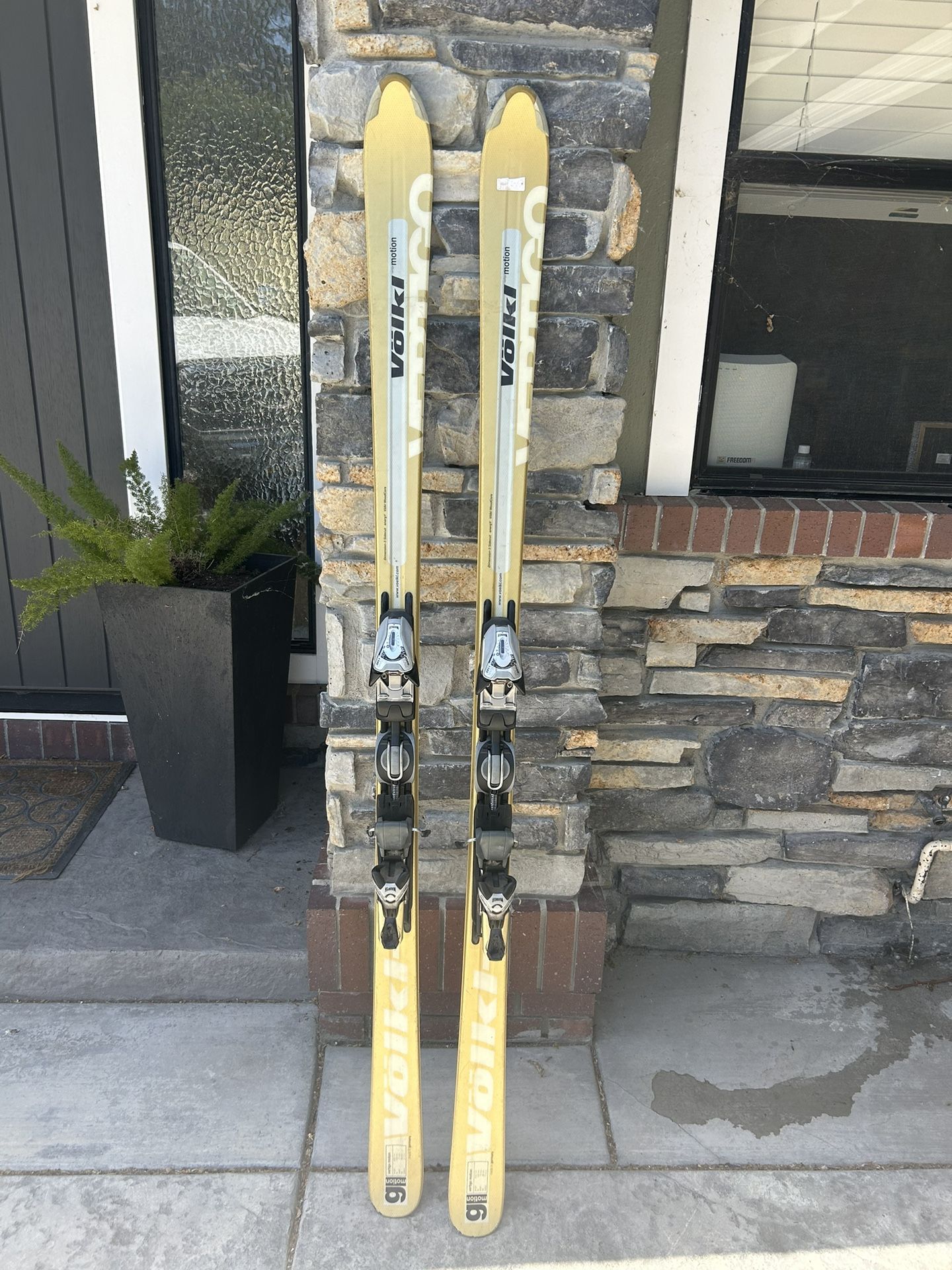 Volkl Motion Vertigo Skis