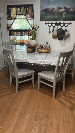 Table with 4 chairs