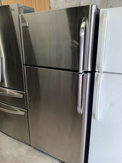 Frigidaire refrigerator top and bottom stainless steel ♦️ works good 💯