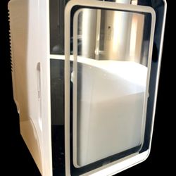 Mini fridge 