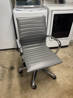 Gray ribbed faux-leather office chair