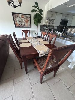 Dinner table for sale