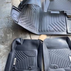 Toy 4-Runner 13-24’ Floor Mat Set.  See Both Photos