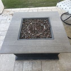 Outdoor Propane Fire Pit Table – Patio Fire Table with Lava Rock