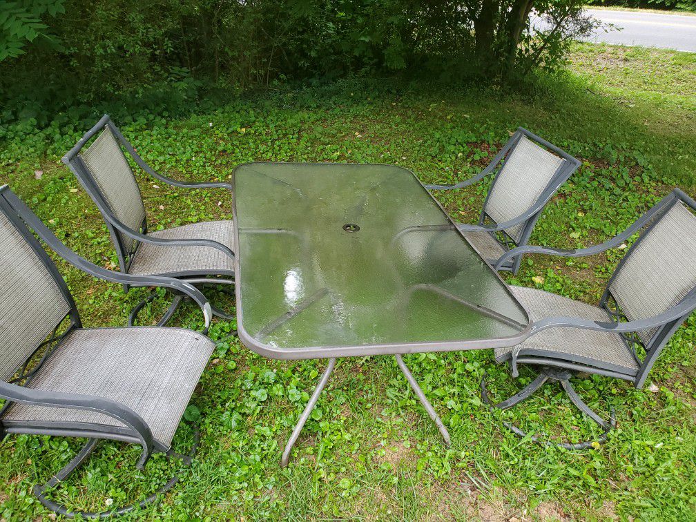 5-pc Patio Table Set with Swivel Chairs 