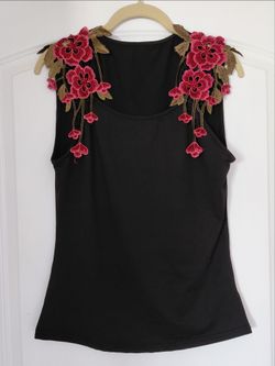 NWOT S Embroidery Floral On Sleeves Black Tank Fits More Like Med/Lg
