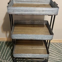 Industrial rolling storage cart