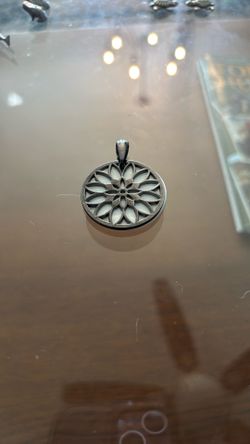 Lia Sophia “Aster” River Shell & Hematite Tone Round Floral Design Pendant Slide