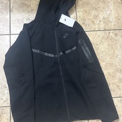 (BRAND NEW!!) Black Nike tech 