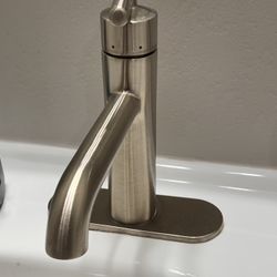 Moen Chrome Kitchen Faucet, 5 Bathroom Faucet, 4 Shower Handle