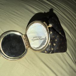 vintage Italian leather kiss-lock coin purse / change purse.