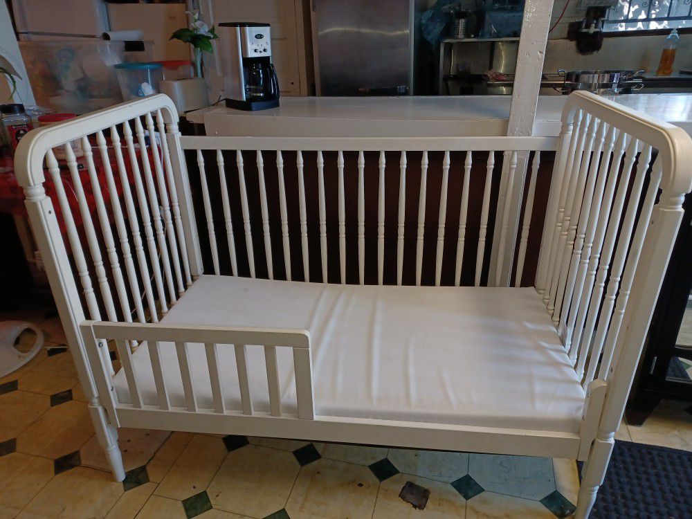 Infant Baby Crib With Toddler Bed Conversion Kit