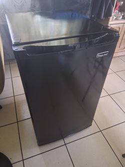 Majic chef mini freezer fridge with light works great firm price $65