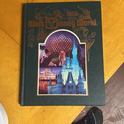 1986 WALT DISNEY WORLD 15th Anniversary Hardcover Souvenir Book