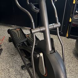 Programmable workout elliptical