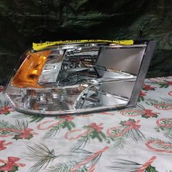 2013-18 Dodge Ram Right Headlight 