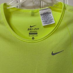 Nike women's dri-fit long sleeve M size 