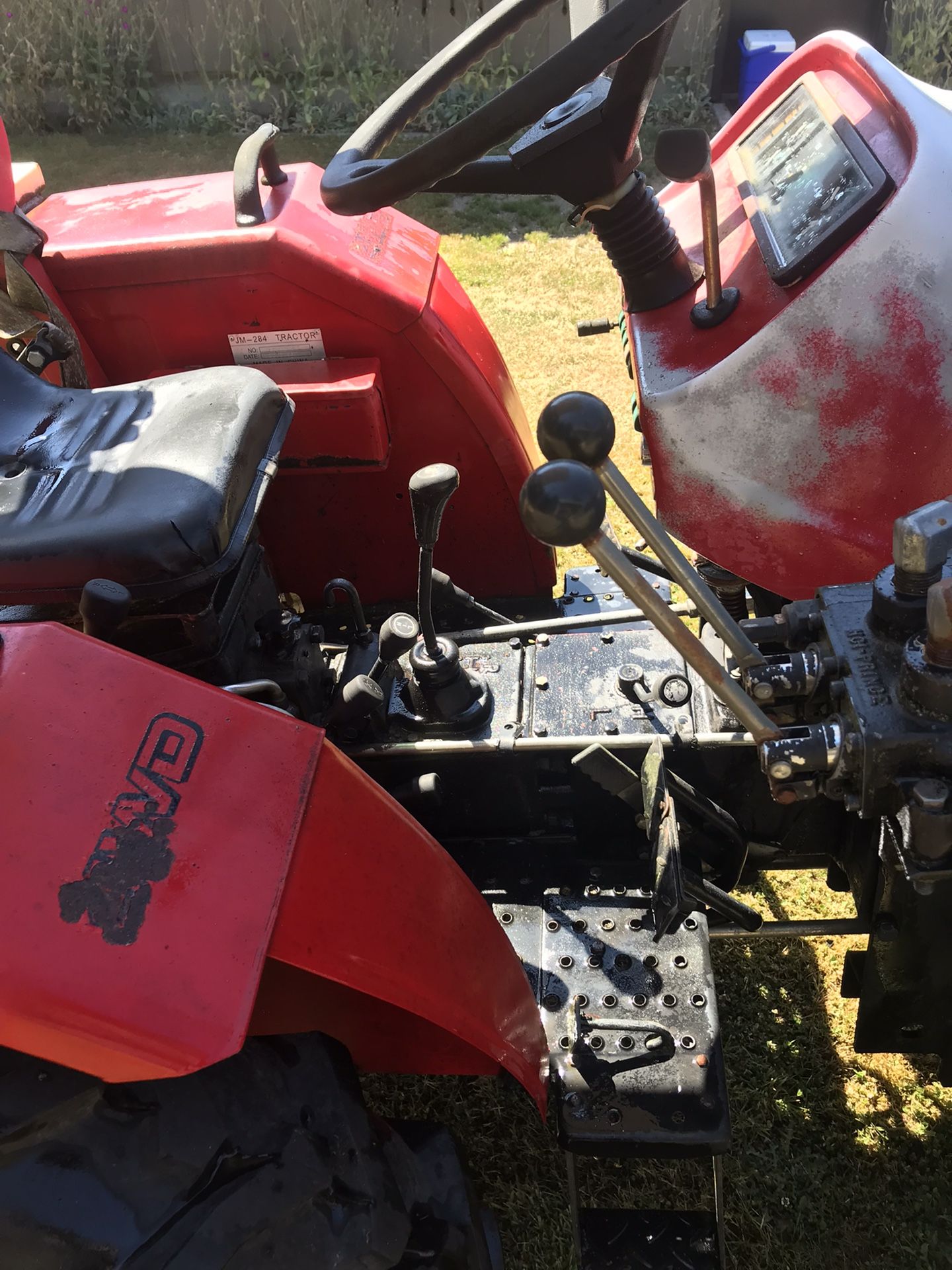 28hp Tractor 4x4 Jinma 284 Diesel 2006 Model for Sale in Renton, WA