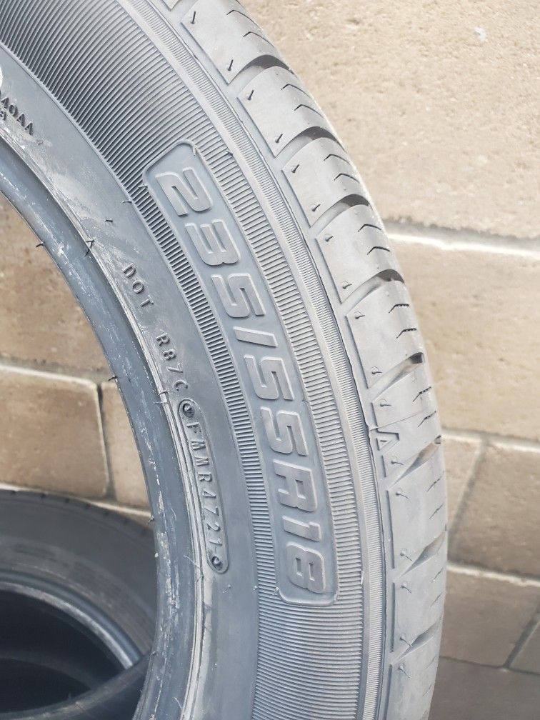 GeoTour Tires Set Of 4 Tires 235/55R18 Only Has 200 Miles On Them Paid $500