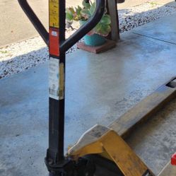 CAT pallet Jack (works Great)