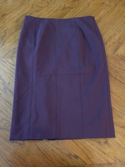 Dark Wine Colored Carlisle New York Size 6 Skirt in Like New Condition (Slightly Wrinkled from Storage)