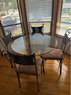 Kitchen table & chairs
