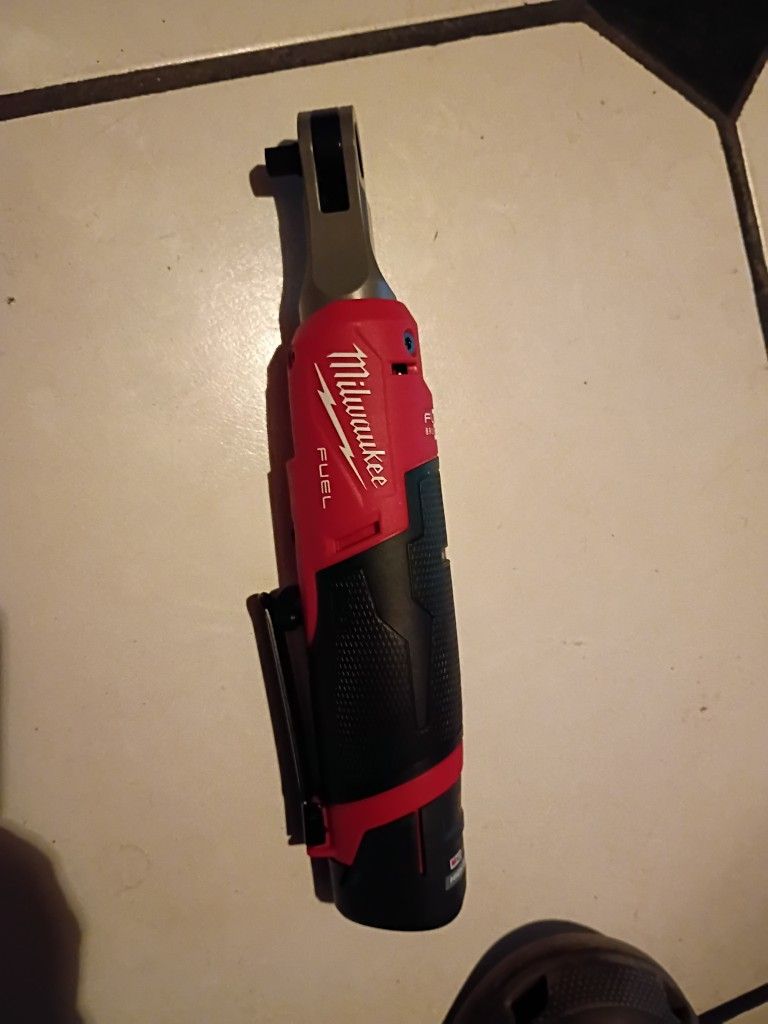 Milwaukee Fuel M12 Torque.With Battery 2.5