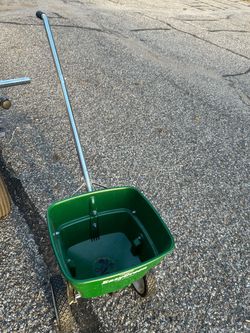 Scotts EasyGreen Lawn Spreader