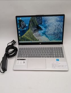 HP Laptop 15-fd0084wm. 15.6 ' HD, Intel N200, 4Gb RAM, 128 Gb. Silver