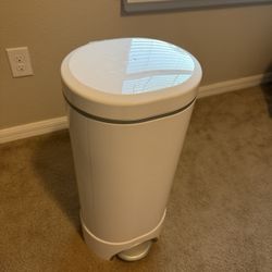 Munchkin Diaper Pail