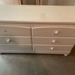 Dresser And  Mirror Set