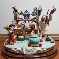 DISNEY'S PINOCCHIO IN GEPPETTO'S WORKSHOP CAPODIMONTE